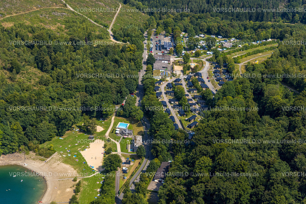Attendorn250808092 | Luftbild, EuroParcs Biggesee mit Badestelle Waldenburger Bucht, Attendorn, Sauerland, Nordrhein-Westfalen, Deutschland