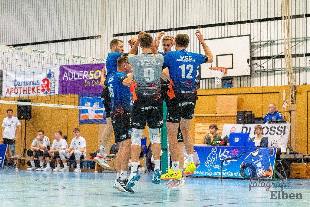 VSG Ammerland-TV Baden | Volleyball-Regionalliga; VSG Ammerland (blau)-TV Baden (weiß) am 19.10.2024; in Bad Zwischenahn (Sporthalle Schullerstraße), Photo: Philip Eiben 2024 - Realisiert mit Pictrs.com