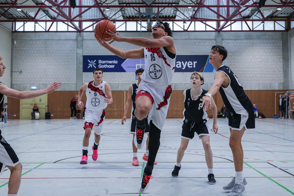 JBBL BAYER GIANTS vs Team BonnKöln RAG-70 | Fotos von Basketballspielen aus dem Raum NRW fotografiert von Gero Mueller-Laschet und Daniel Schaefer - Realisiert mit Pictrs.com