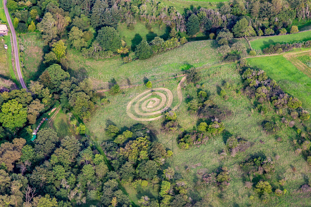 Luftbild: Gemähte Spirale in Duchroth im Bundesland Rheinland-Pfalz in Deutschland. Foto: IMG_138187.jpg vom 03.09.2023 durch Werner Riehm/FLY-FOTO.de