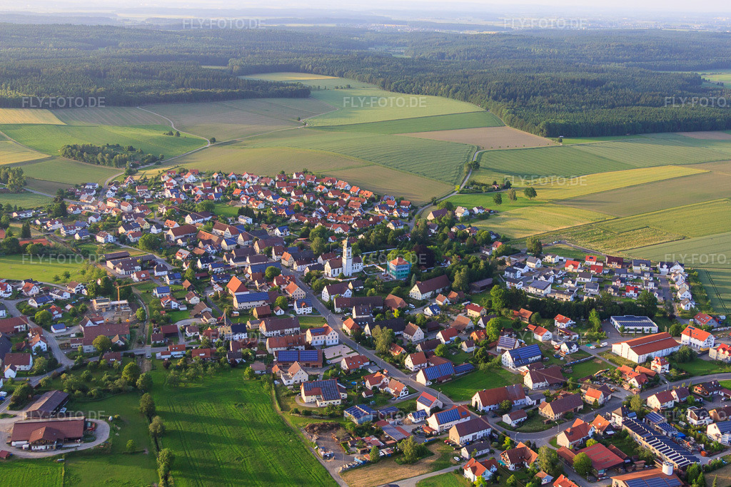 Luftbild: St. Remigius im Ortsteil Stafflangen in Biberach im Bundesland Baden-Württemberg in Deutschland. Foto: IMG_67456.jpg vom 08.06.2014 durch Werner Riehm/FLY-FOTO.de