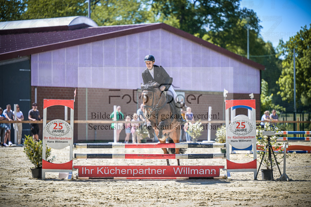 DOS_9912 | Entdecke hochwertige Reitturnierfotos von Foto Oger. Professionell, emotional und authentisch – jetzt Lieblingsmomente im Shop bestellen.Deutschlandweite Turnierfotografie. - Realisiert mit Pictrs.com
