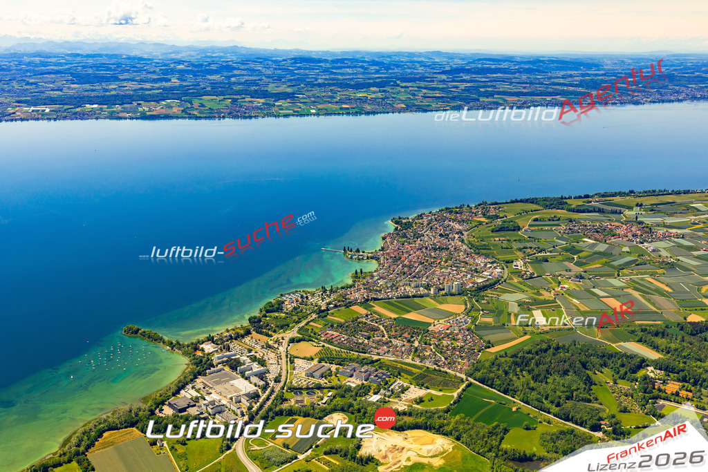 Das Luftbild zeigt :  Immenstaad am Bodensee - Die Luftaufnahme wurde 2024 vom UL-Flugzeug aus erstellt ( keine Drohne ) - Hochauflösende Luftaufnahme - Für grossformatige Ausdrucke geeignet. Die Geschenkidee !Mit Lizenz und Bildrechte bestellbar