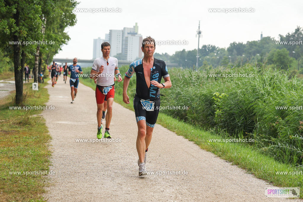 LUR_1685 | 34. M-net Erlanger Triathlon 2025 #erlangertriathlon  #mnettriathlon2025 #mnettriathlon #team #olympischedistanz #mitteldistanz #triathlon #maindonaukanal  #erlangertriathlon2025 #yourpictrs #tv1848 #tv1848erlangen  #triathlonbayern #sportinerlangen #demsportverbunden #sportshot_your_pictrs Copyright: www.sportshot.de