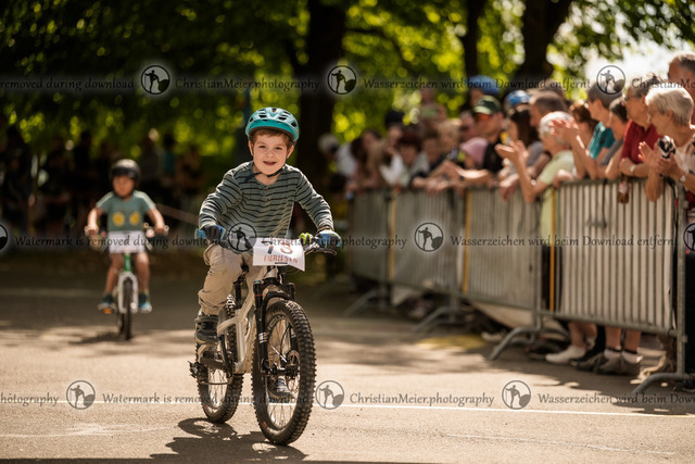 Eierlesen 2026 | Sie wurden bei einem Event oder Sportanlass fotografiert? Hier finden sie ihre Bilder! - Realisiert mit Pictrs.com
