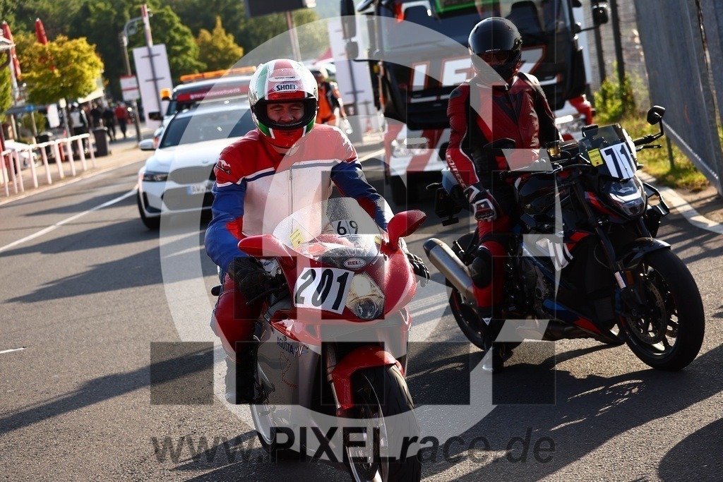 0071-20250813_00210 | Schöne Erinnerungen an spannende Momente - das festzuhalten ist unser Job. PIXELrace.de ist seit 2003 auf den Rennstrecken Europas unterwegs um die Action draußen beim Fahren und die wunderbare Stimmung imm Fahrerlager für euch einzufangen.