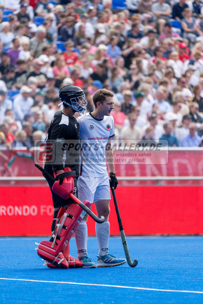 Final4_20250601-1424-HK108596 | Krefeld, Deutschland, 01.06.2025:  Feldhockey Final4 2025 – „Deutsche Feldhockey-Meisterschaften 2025“ Crefelder HTC - Rot-Weiss Köln (Finale Herren) im Gerd-Wellen-Hockeyanlage am 01.06.2025 in Krefeld, Deutschland. (Foto von Kramhöller/Fehrmann/Kaste)Krefeld, Germany, 01.06.2025: Feldhockey Final4 2025 – „Deutsche Feldhockey-Meisterschaften 2025“ Harvestehuder HTC - Düsseldorfer HC (Finale Damen) in Gerd-Wellen-Hockeyanlage at 01.06.2025 in Krefeld, Deutschland. (Foto from Kramhöller/Fehrmann/Kaste)