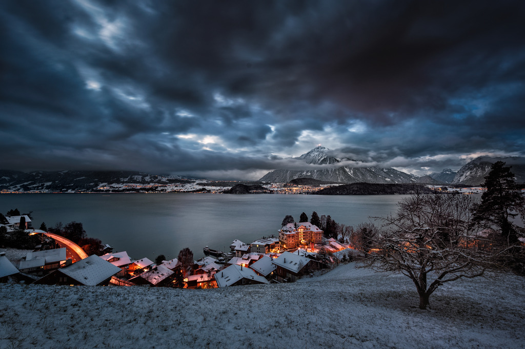 Blue Hour in Gunten | Gunten am Thunersee an einem Wintermorgen. 
------------------------------------------------------------
Gunten on Lake Thun on a winter morning.
------------------------------------------------------------
Dieser Druck ist in einer limitierten Auflage von 5 Exemplaren erhältlich. 
This print is available in a limited edition of 5 copies. 
http://art.hess.photography/90-gunten-zur-blauen-stunde.html - Realisiert mit Pictrs.com