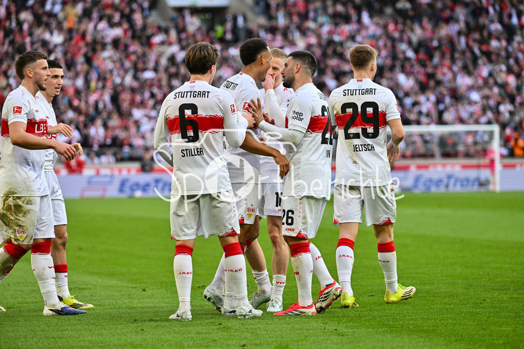 VfB Stuttgart - VfL Wolfsburg | STUTTGART, DEUTSCHLAND - 01. MÄRZ: Jubel der Stuttgarter nach dem Treffer zum 3-0 durch Jamie LEWELING (VfB Stuttgart 18) / Tor / Torschuetze / Freude / Happy während dem Bundesligamatch zwischen dem VfB Stuttgart und dem VfL Wolfsburg am 24. Spieltag in der MHP-Arena / DFL REGULATIONS PROHIBIT ANY USE OF PHOTOGRAPHS AS IMAGE SEQUENCES AND/OR QUASI-VIDEO