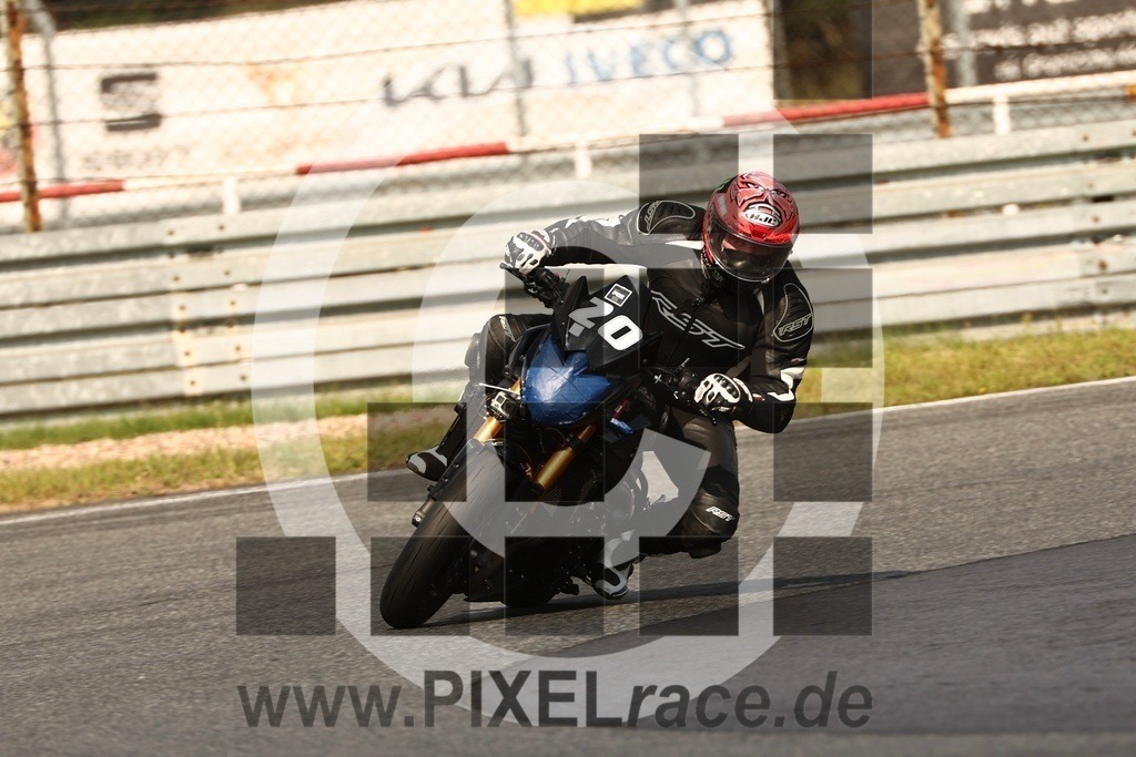 0020-20250909_14819 | Schöne Erinnerungen an spannende Momente - das festzuhalten ist unser Job. PIXELrace.de ist seit 2003 auf den Rennstrecken Europas unterwegs um die Action draußen beim Fahren und die wunderbare Stimmung imm Fahrerlager für euch einzufangen.