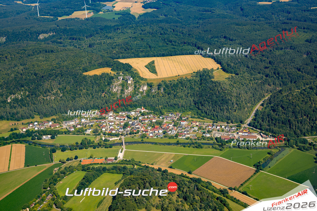 Das Luftbild zeigt : Arnsberg Kipfenberg - Die Luftaufnahme wurde 2024 vom UL-Flugzeug aus erstellt ( keine Drohne ) - Hochauflösende Luftaufnahme - Für grossformatige Ausdrucke geeignet. Die Geschenkidee !Mit Lizenz und Bildrechte bestellbar