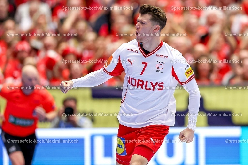 EHF18012602045 | 18.01.2026, Handball, Men's EHF EURO 2026, Dänemark - Rumänien, Jyske Bank Boxen in Herning, Dänemark, Preliminary Round:  Emil Jakobsen (Denmark #07) jubelnd
