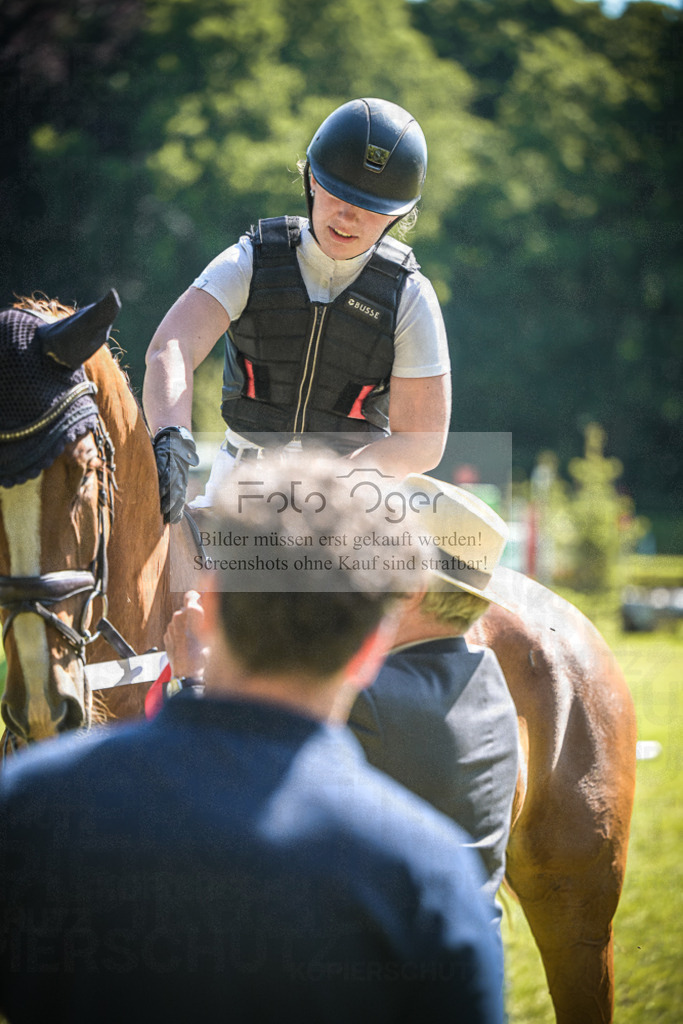 DOS_2322 | Entdecke hochwertige Reitturnierfotos von Foto Oger. Professionell, emotional und authentisch – jetzt Lieblingsmomente im Shop bestellen.Deutschlandweite Turnierfotografie. - Realisiert mit Pictrs.com