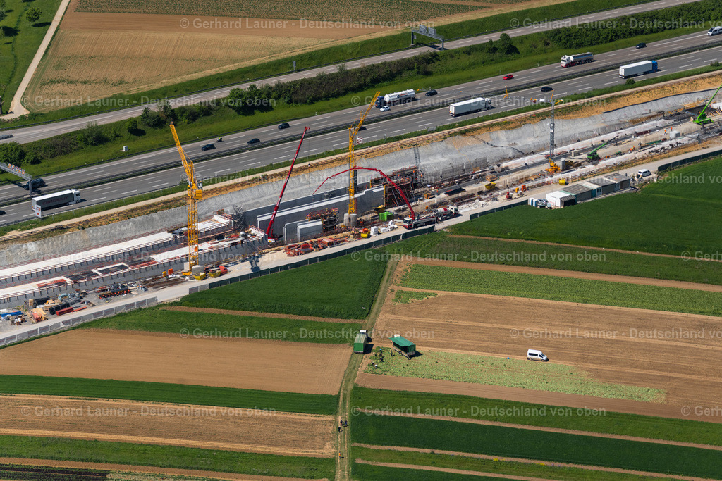 4045627 | STUTTGART 31.05.2021 Baustelle mit Tunnelführungsarbeiten für die Streckenführung und den Verlauf " Flughafentunnel " parallel zum Verlauf der Autobahn BAB A8 im Ortsteil Plieningen in Stuttgart im Bundesland Baden-Württemberg, Deutschland. Weiterführende Informationen bei: GBI Gackstatter Beratende Ingenieure GmbH,  Max Bögl Bauservice GmbH &amp; Co. KG,  Vössing Ingenieurgesellschaft mbH. // Construction site with tunneling work for the route and the "airport tunnel" course parallel to the course of the A8 motorway in the Plieningen district of Stuttgart in the state Baden-Wuerttemberg, Germany. Further information at: GBI Gackstatter Beratende Ingenieure GmbH,  Max Boegl Bauservice GmbH &amp; Co. KG,  Voessing Ingenieurgesellschaft mbH. Foto: Gerhard Launer