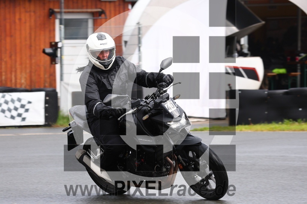0040-20260512_00605 | Schöne Erinnerungen an spannende Momente - das festzuhalten ist unser Job. PIXELrace.de ist seit 2003 auf den Rennstrecken Europas unterwegs um die Action draußen beim Fahren und die wunderbare Stimmung imm Fahrerlager für euch einzufangen.