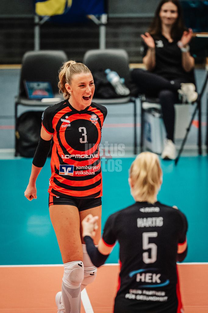 Volleyball | Frauen | Saison 2025/2026 | Volleyball Bundesliga | ETV Hamburger Volksbank Volleys vs. VC Wiesbaden | 14.03.2026 | Lina Köster (#3, ETV Hamburger Volksbank Volleys) jubelt