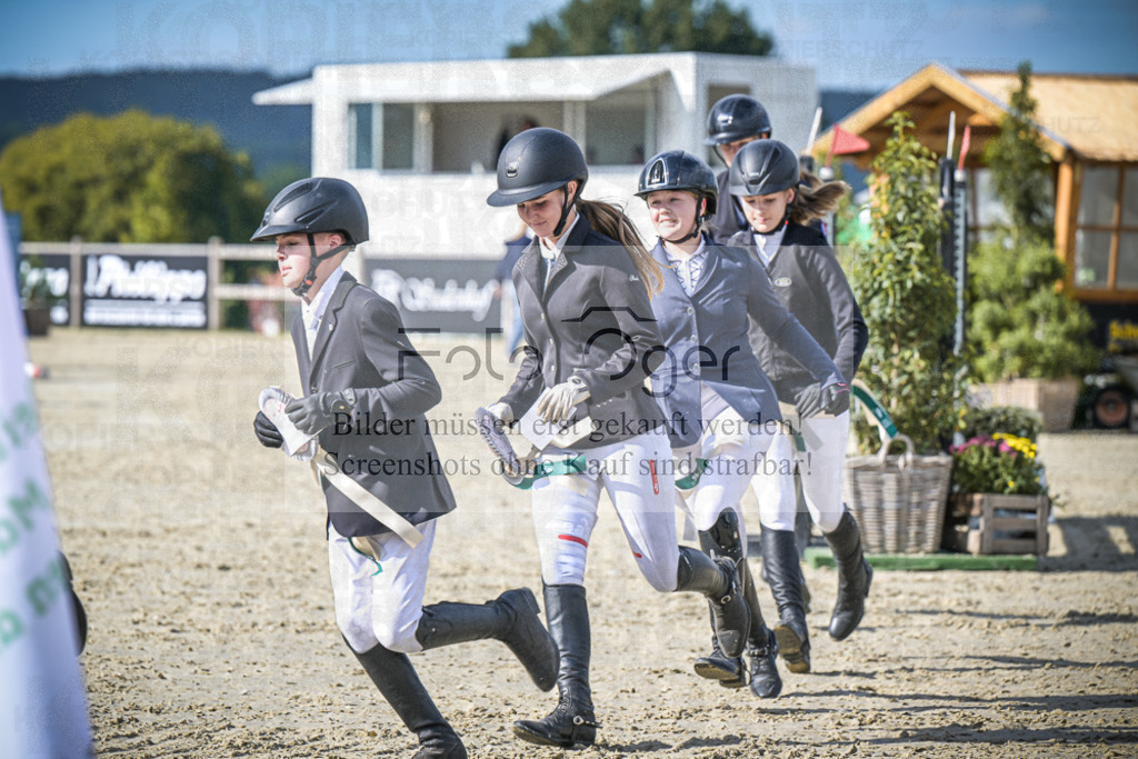 DOS_0090 | Entdecke hochwertige Reitturnierfotos von Foto Oger. Professionell, emotional und authentisch – jetzt Lieblingsmomente im Shop bestellen.Deutschlandweite Turnierfotografie. - Realisiert mit Pictrs.com