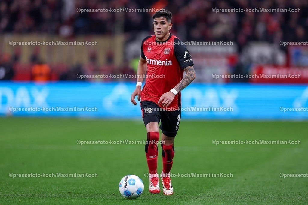 Lev02022502180 | 02.02.2025, Fußball, Bayer 04 Leverkusen - TSG 1899 Hoffenheim, 1. Fußball Bundesliga, 20. Spieltag, BayArena, Saison 2024 2025: Piero Hincapie (Bayer04 Leverkusen #3)DFB regulations prohibit any use of photographs as image sequences and or quasi-video.