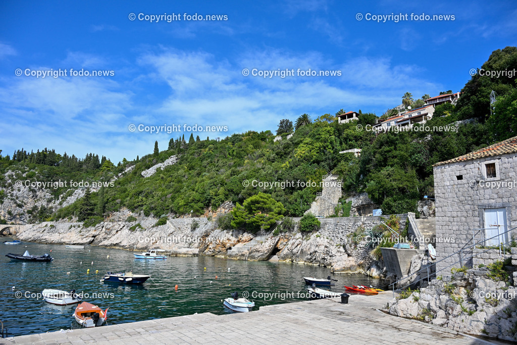 Arboretum von Trsteno_ Kroatien_ 11.10.2023-55 | 11.10.2023, Kroatien, HRV, Trsteno im Bild Arboretum, Trsteno, Hafen, Pflanzen, Brunnen, Neptunbrunnen, Wege, Palmen, Eukalyptus, Lorbeer, Kakteen, Zitrus, Oliven, Filmkulisse Game of Thrones

Das Arboretum von Trsteno befindet sich etwa 18 Kilometer nordwestlich der Stadt Dubrovnik im Sueden Kroatiens. Als einziges Arboretum an der oestlichen Adria-Kueste stellt es die aelteste Sammlung exotischer Baeume und Pflanzen des Landes dar.
Die Gartenanlage befindet sich entlang der Kuestenstraße zwischen den Ortschaften Orašac und Slano.
Quelle: Wikipedia