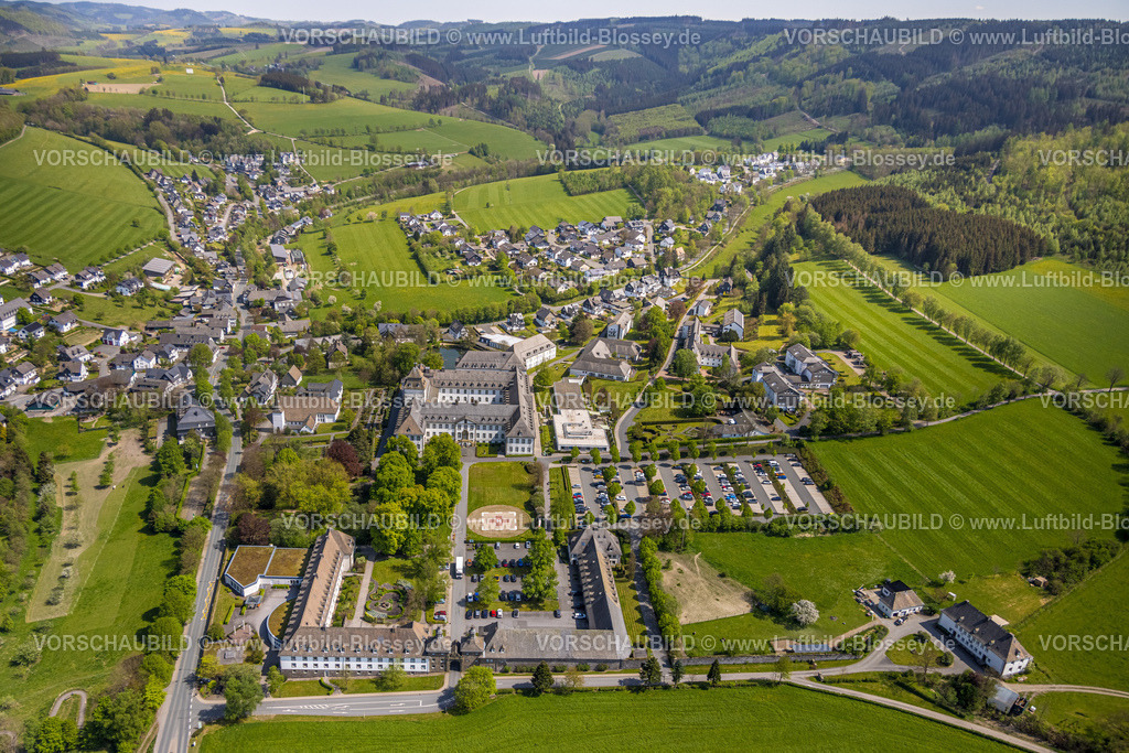 Schmallenberg240505515 | Luftbild, Wohngebiet Ortsansicht Ortsteil Kloster Grafschaft und Fachkrankenhaus Kloster Grafschaft GmbH, umgeben von Wiesen und Feldern in waldreicher Landschaft, Grafschaft, Schmallenberg, Sauerland, Nordrhein-Westfalen, Deutschland