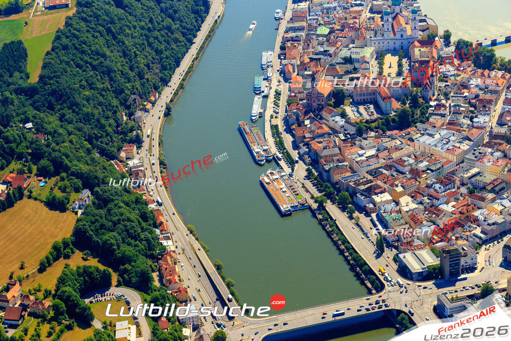 Die Luftaufnahme Donaulaende - Passau wurde 2017 mittels Flugzeug (keine Drohne) erstellt. Perfekte Schärfe und Druck- Auflösung- Garantiert!