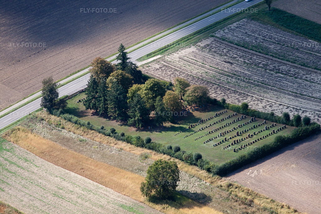 Luftbild: Jüdischen Friedhof Rülzheim in Rülzheim im Bundesland Rheinland-Pfalz in Deutschland. Foto: IMG_21203.jpg vom 13.09.2009 durch Werner Riehm/FLY-FOTO.de