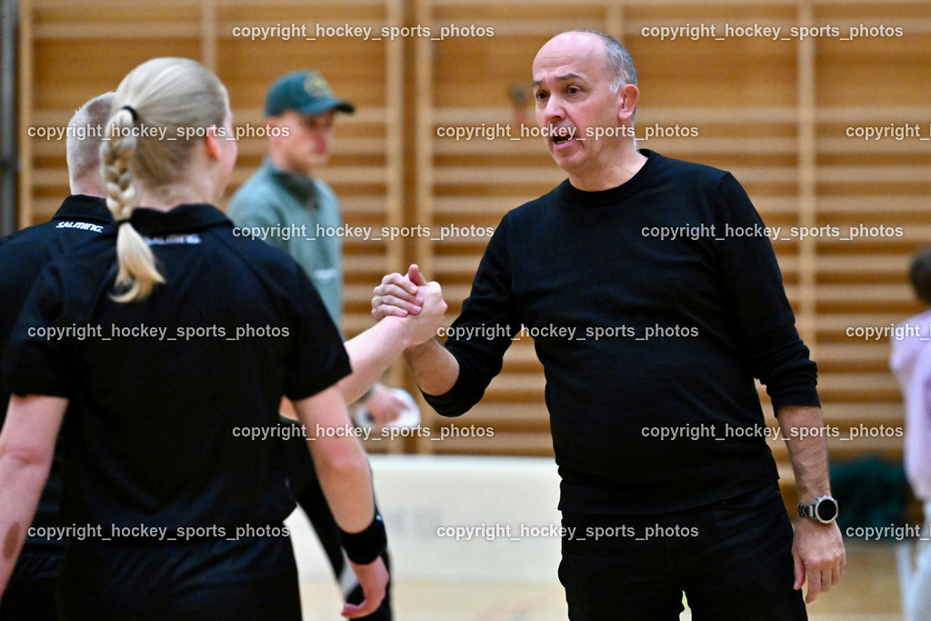 VSV Unihockey vs. SZPK Floorball | Betreuer Hannes Pühringer VSV Unihockey , VSV Unihockey vs. SZPK Floorball, VSV Unihockey vs. SZPK Floorball am 23.11.2024 in Villach (Ballspielhalle St. Martin), Austria, (Photo by Bernd Stefan)