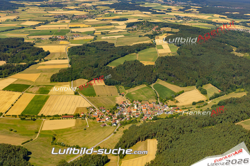 Aktuelles Luftbild von Schwimbach Thalmässing - Die Luftaufnahme wurde 2022 mittels UL-Flugzeug erstellt ( keine Drohne ) - hochauflösende Kamera-Systeme von  Canon -Beste Qualität - Für grossformatige Ausdrucke geeignet. Die Geschenkidee !