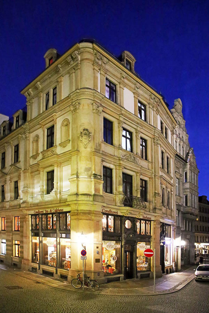 Bildlexikon Leipzig - Café Kandler im Teehaus | Das Team hinter BILDLEXIKON LEIPZIG bündelt historische wie aktuelle Informationen über die Stadt Leipzig in Text und Bild auf einer Plattform und stellt diese der interessierten Öffentlichkeit zur Verfügung.