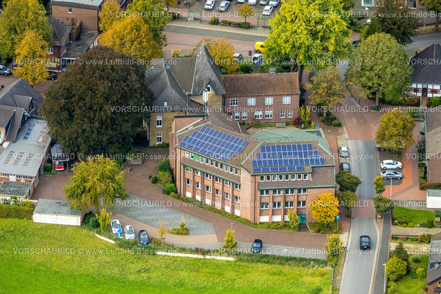 Huenxe241009694 | Luftbild, Rathaus Gemeinde Hünxe Stadtverwaltung mit Solardach, Hünxe, Niederrhein, Nordrhein-Westfalen, Deutschland