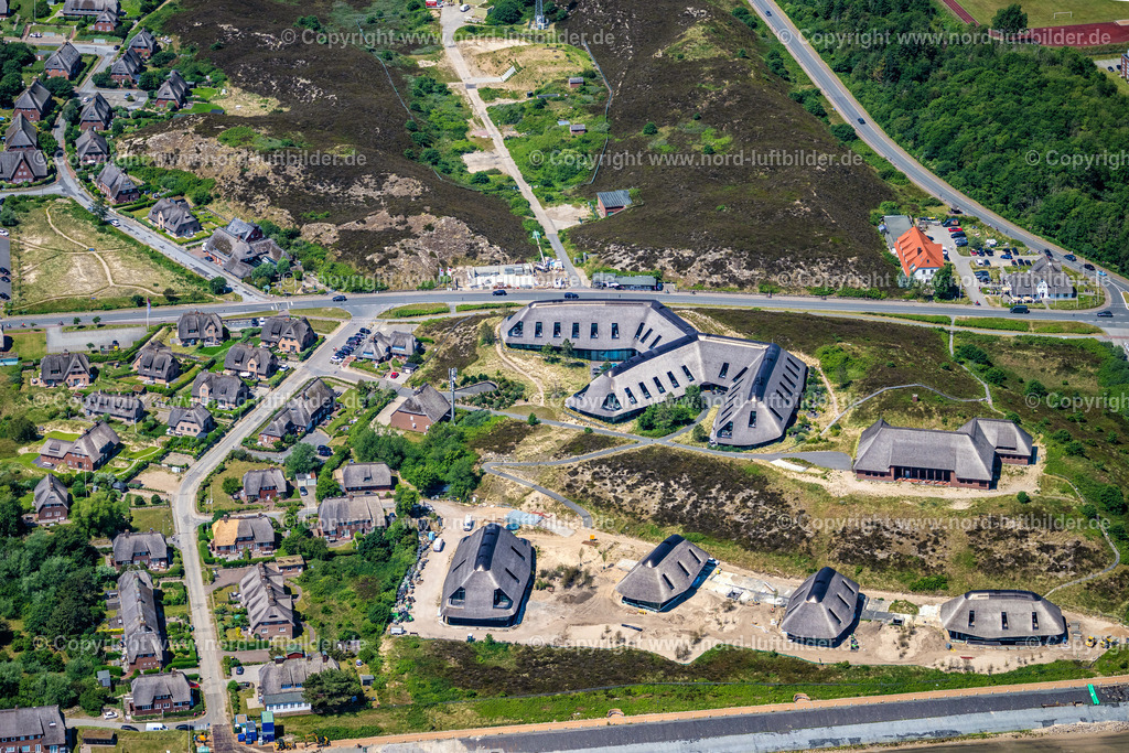 Sylt_List_Lanser_Hof_ELS_1342210625 | LIST 13.08.2025 Hotelanlage " Lanserhof " an der Listlandstraße, Frischwassertal in List auf der Insel Sylt im Bundesland Schleswig-Holstein, Deutschland. Weiterführende Informationen bei: Lanserhof GmbH. // Hotel complex " Lanserhof " on Listlandstrasse, Frischwassertal in List on the island of Sylt in the federal state of Schleswig-Holstein, Germany. Further information at: Lanserhof GmbH. Foto: Martin Elsen