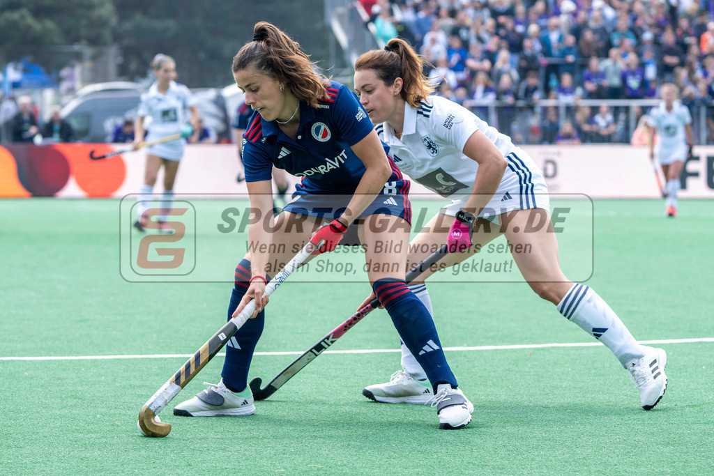 Final4_20240519-1159-0057 | Bonn, Deutschland, 19.05.2024: Lucia Jimenez Vicenter (Mannheimer HC) in Aktion waehrend des Spiels der Deutsche Feldhockey-Meisterschaften 2024 zwischen Final 4 Damen Finale Düsseldorfer HC - Mannheimer HC im Bonner THV am 19.05.2024 in Bonn, Deutschland. (Foto von Stephan Fehrmann)

Bonn, Germany, 19.05.2024: Lucia Jimenez Vicenter (Mannheimer HC) in action during the game of Deutsche Feldhockey-Meisterschaften 2024 between Final 4 Damen Finale Düsseldorfer HC - Mannheimer HC in Bonner THV at 19.05.2024 in Bonn, Deutschland. (Foto from Stephan Fehrmann)