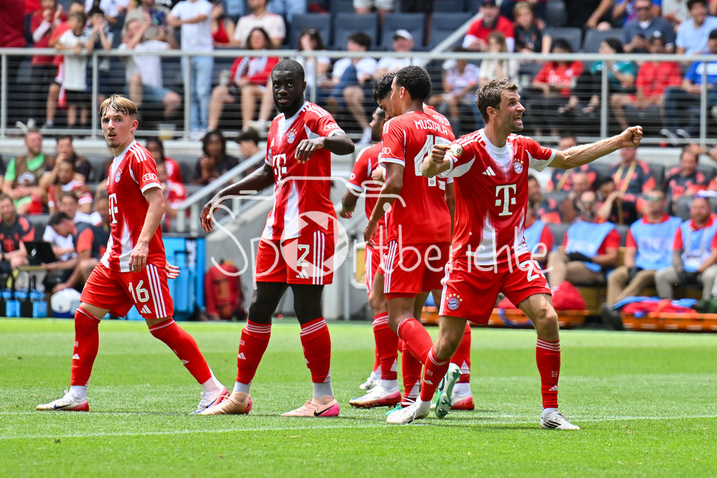 FC Bayern München - TQL Stadium | Jubel der Bayern nach dem Treffer zum 10-0 durch Thomas MUELLER (FC Bayern Muenchen 25) / Tor / Torschuetze / Freude / Happy / FIFA Club World Cup: FC Bayern Muenchen - Auchkland City FC, TQL Stadium am 15.06.2025 / BLD / ZDF / NOT FOR SALE IN USA