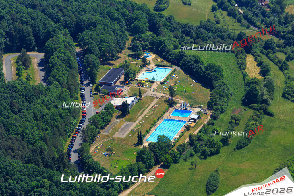 Die Luftaufnahme Schwimmbad - Ebern wurde vom UL-Flugzeug (keine Drohne) aus fotografiert.Hohe Druck- Auflösung-die Geschenkidee!