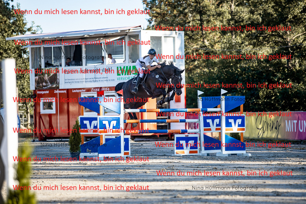BK1A8421 | Turnierbilder Turnierfotos Nina Hüffmann Turnierfotografie Pferdefotografie Tierzeichnung Haustierzeichnung Pferdezeichnung Hundezeichnung Videograf  - Realisiert mit Pictrs.com