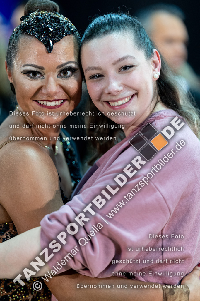 20240120-03670 | Hier finden Sie Tanz Bilder vom Latein und Standard Formationen tanzen. Sportbilder vom Tanzsport. Schöne Fotos und von Weltmeisterschaft, Europameisterschaft, Bundesliga, Regionalliga, Oberliga und Landesliga sowie von GOC Stuttgart, DanceComp, WM Bremen