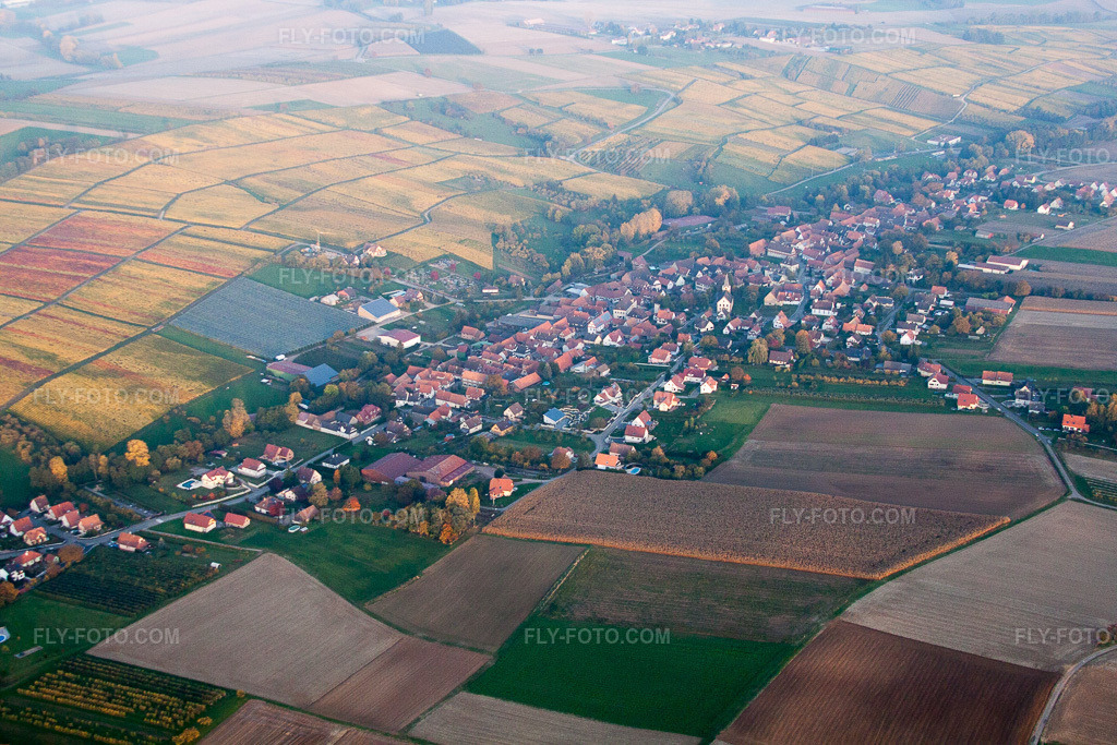 Aerial view: View of the town in Oberhoffen-lès-Wissembourg in the state Bas-Rhin, France.Photo: IMG_54261.jpg taken on 10/21/2012 by Werner Riehm/FLY-FOTO.comResolution of the original: 4752 x 3168 px