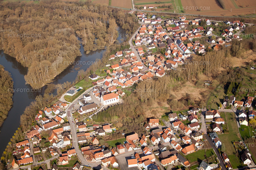 Aerial view: View of the town in Munchhausen in the state Bas-Rhin, France.Photo: IMG_25591.jpg taken on 04/02/2010 by Werner Riehm/FLY-FOTO.comResolution of the original: 4752 x 3168 px