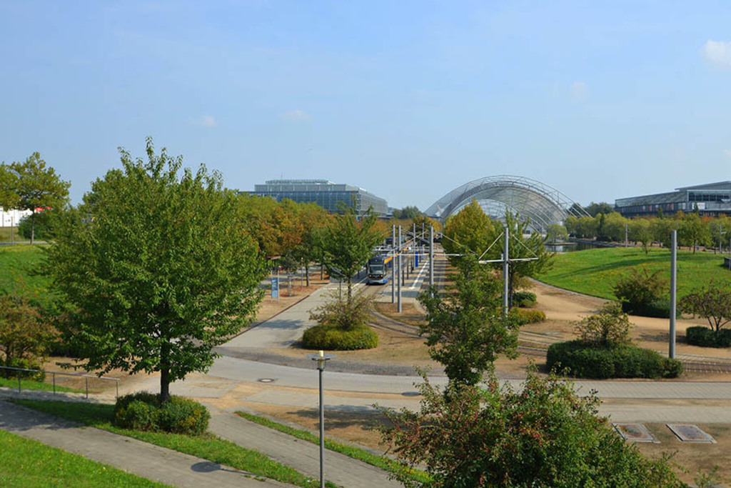 Foto: Leipzig - Leipziger Messe | Das Team hinter BILDLEXIKON LEIPZIG bündelt historische wie aktuelle Informationen über die Stadt Leipzig in Text und Bild auf einer Plattform und stellt diese der interessierten Öffentlichkeit zur Verfügung.