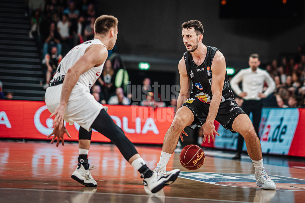 Basketball | Männer | Saison 2023/2024 | easyCredit Basketball Bundesliga | 31. Spieltag | Veolia Towers Hamburg vs. HAKRO Merlins Crailsheim | 30.04.2024 | Leo Westermann (#19, HAKRO Merlins Crailsheim)