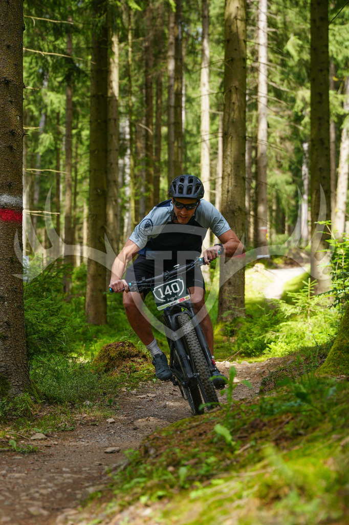FC603630 | Fotogalerie der Treibjagd im Dunkelwald - Dein MTB Etappenrennen im Erzgebirge - Realisiert mit Pictrs.com