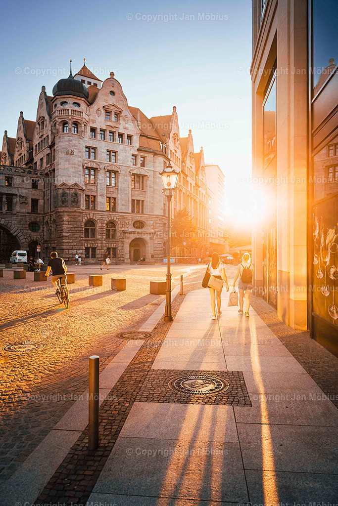 Neue Rathaus Leipzig | Das Neue Rathaus Leipzig beeindruckt mit monumentaler Architektur, historischem Flair und zentraler Lage. Es zählt zu den markantesten Wahrzeichen der Stadt und ist ein beliebter Fotospot - Realisiert mit Pictrs.com