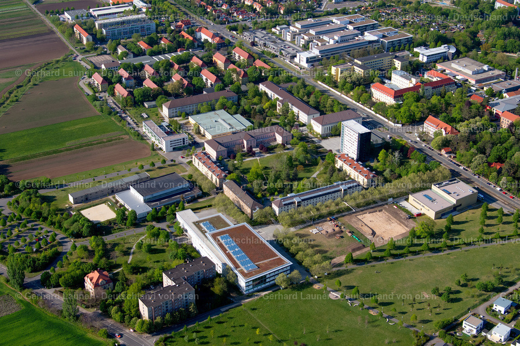 4025822 | ERFURT 06.05.2020 Bibliotheks- Gebäude Bibliotheca Amploniana der Universität an der Nordhäuser Straße im Ortsteil Andreasvorstadt in Erfurt im Bundesland Thüringen, Deutschland. Weiterführende Informationen bei: K+P Planungsgesellschaft mbH,  Riedel Bau GmbH &amp; Co. KG,  Universität Erfurt. // Library Building of university in the district Andreasvorstadt in Erfurt in the state Thuringia, Germany. Further information at: K+P Planungsgesellschaft mbH,  Riedel Bau GmbH &amp; Co. KG,  Universitaet Erfurt. Foto: Gerhard Launer