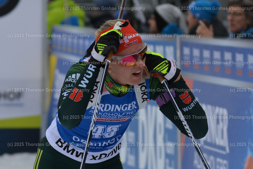 IBU WC Biathlon Oberhof 2018 | HERRMANN Denise GER) im Ziel (Platz 16); IBU WC Biathlon Oberhof 2018, 10 km Verfolgung der Frauen am 06.01.2018 in der DKB Ski Arena in Oberhof, (Deutschland) - Realisiert mit Pictrs.com