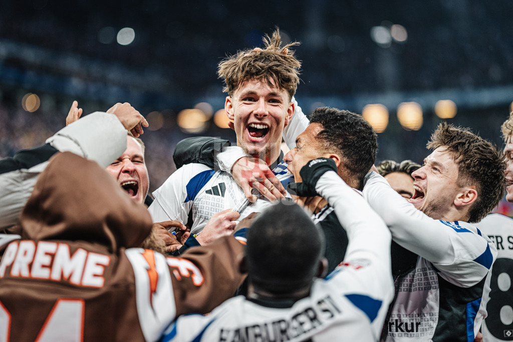 Fußball | Männer | Saison 2024/2025 | 2. Fußball-Bundesliga | 17. Spieltag | Hamburger SV vs. SpVgg Greuther Fürth | 21.12.2024 | Otto Emerson Stange (#49, HSV) schießt sein erstes Bundesliga Tor und jubelt