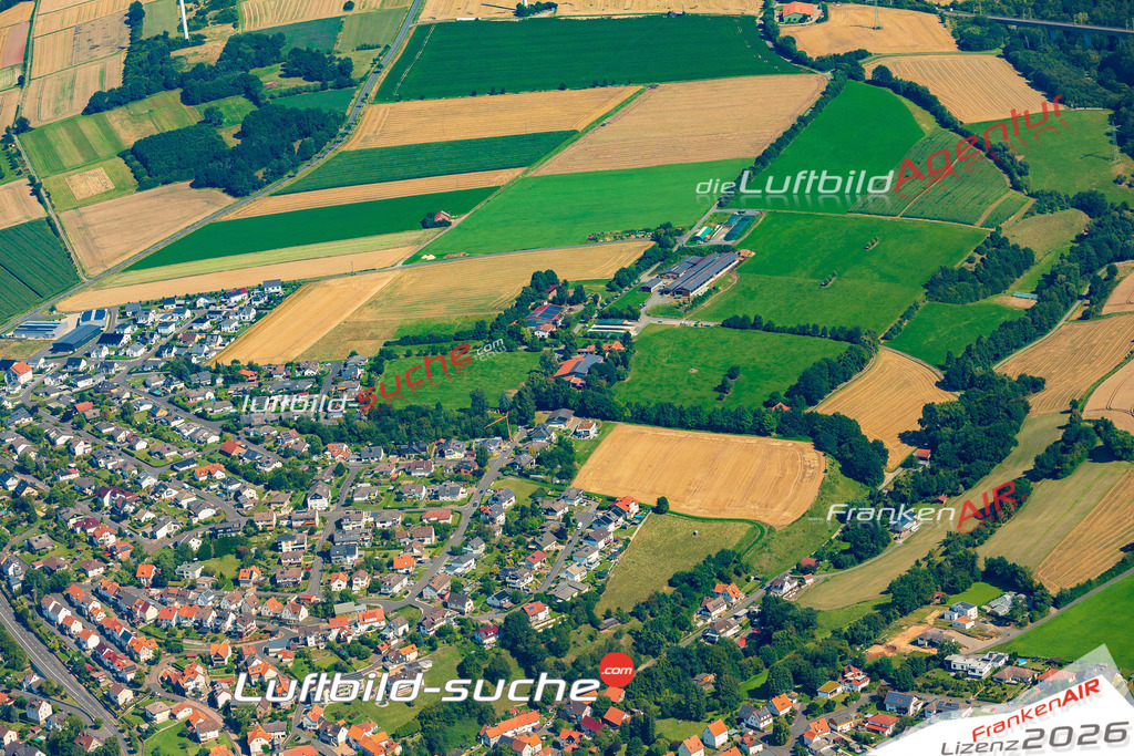 Luftbild der Stadt Körle - Die Luftaufnahme wurde 2025 vom UL-Flugzeug heraus erstellt ( keine Drohne ) - Hochauflösende Luftaufnahme - für professionelle Ausdrucke geeignet. Die Geschenkidee !Hier alle&nbsp;Infos zur Lizenzierung der LuftaufnahmeWir fliegen auch dieses Jahr wieder in Ihre Region um Luftbilder zu erstellen.- Luftbild anfragen