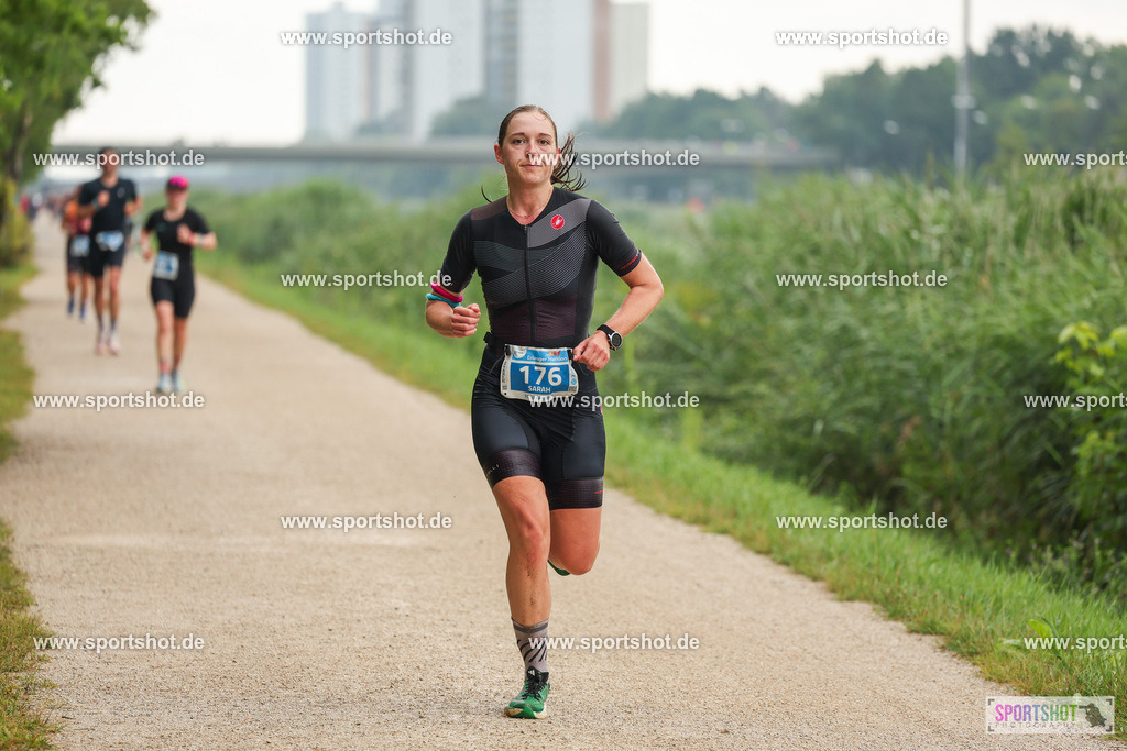 LUR_1832 | 34. M-net Erlanger Triathlon 2025 #erlangertriathlon  #mnettriathlon2025 #mnettriathlon #team #olympischedistanz #mitteldistanz #triathlon #maindonaukanal  #erlangertriathlon2025 #yourpictrs #tv1848 #tv1848erlangen  #triathlonbayern #sportinerlangen #demsportverbunden #sportshot_your_pictrs Copyright: www.sportshot.de