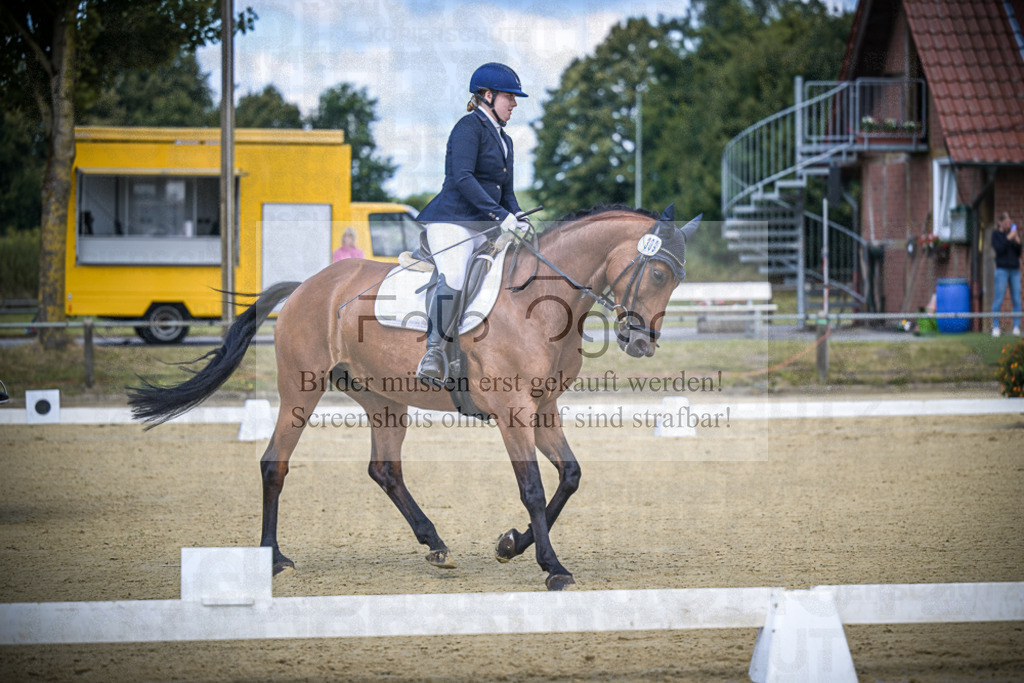 DOS_3915 | Entdecke hochwertige Reitturnierfotos von Foto Oger. Professionell, emotional und authentisch – jetzt Lieblingsmomente im Shop bestellen.Deutschlandweite Turnierfotografie. - Realisiert mit Pictrs.com