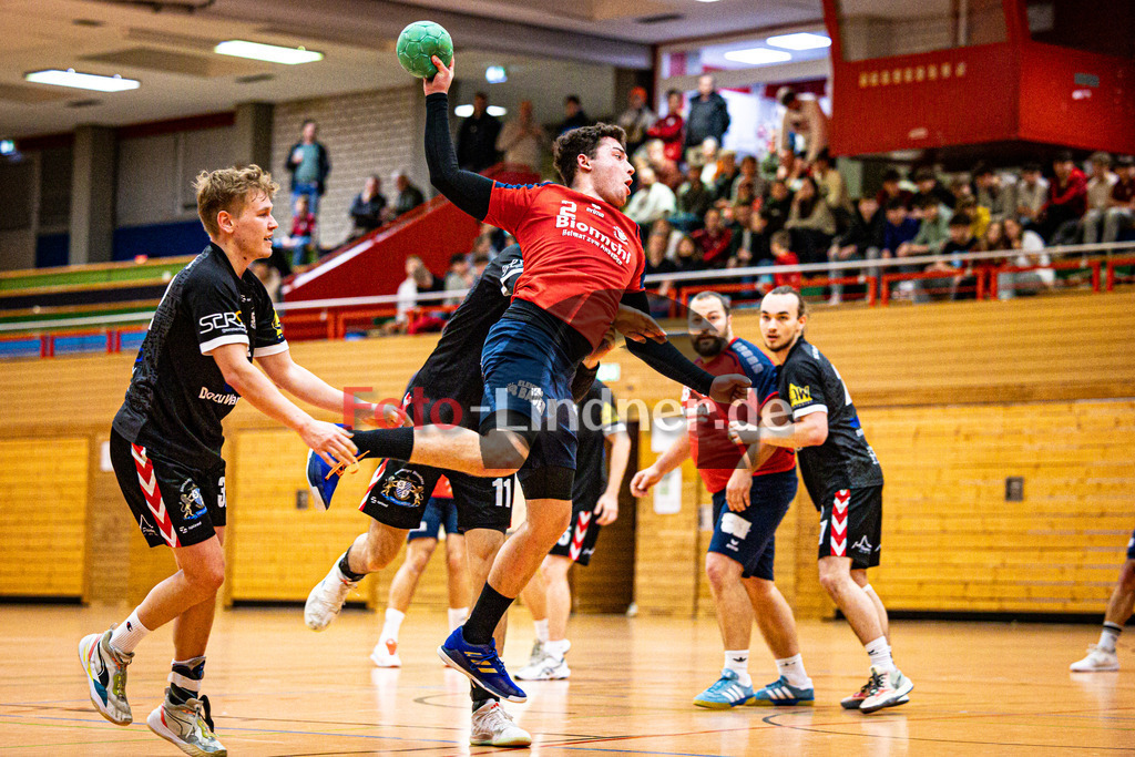 TSV Weiheim gegen SC U´hofen-Germering II | Bezirksliga Handball Herren 2024/25, TSV Weiheim gegen SC U´hofen-Germering II, 20250118,Tim SPIEGLER (TSV Weilheim 2) in Aktion,2025-01-18 in Weilheim (Jahnhalle)Tim SPIEGLER (TSV Weilheim 2)Copyright: WolfgangxLindner