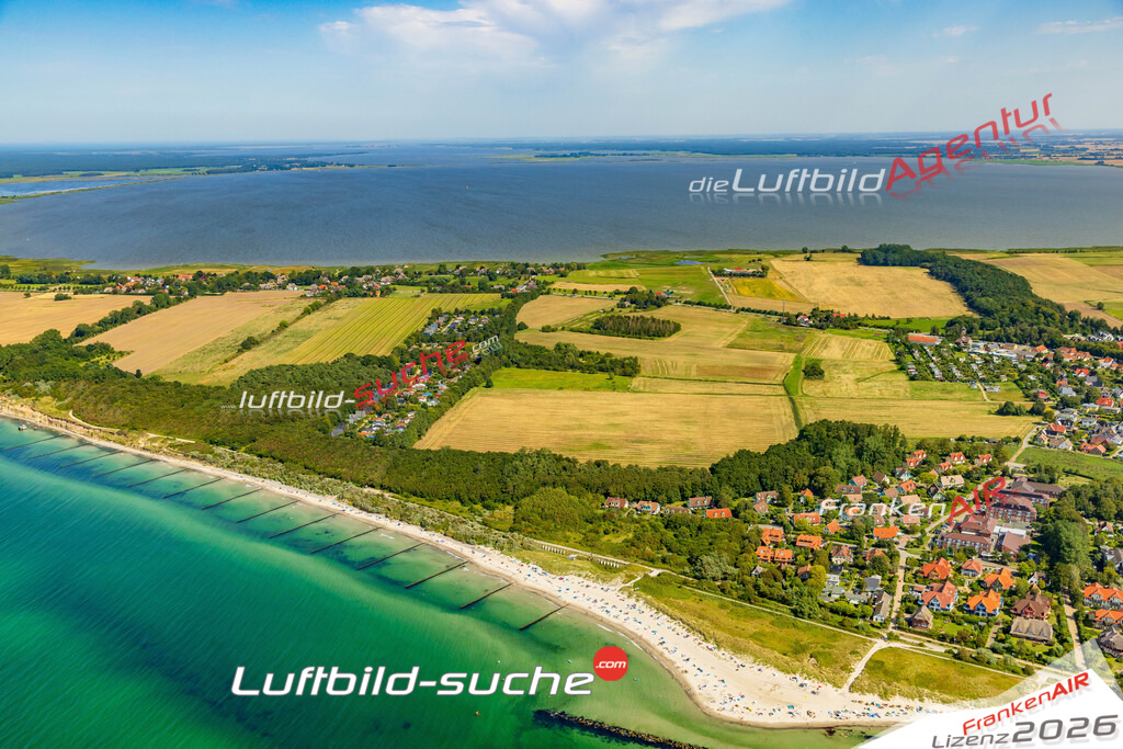 Bild der Stadt Wustrow - Die Luftaufnahme wurde 2025 vom UL-Flugzeug heraus erstellt ( keine Drohne ) - Hochauflösende Luftaufnahme - für professionelle Ausdrucke geeignet. Die Geschenkidee !Hier alle&nbsp;Infos zur Lizenzierung der LuftaufnahmeWir fliegen auch dieses Jahr wieder in Ihre Region um Luftbilder zu erstellen.- Luftbild anfragen